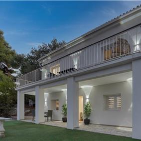 4 bedroom villa with pool by the sea, near Corfu town, sleeps 8